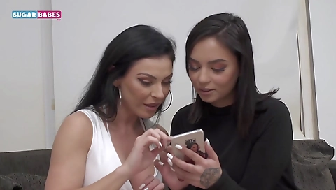 Hot blonde babe gets fucked by three- muscular