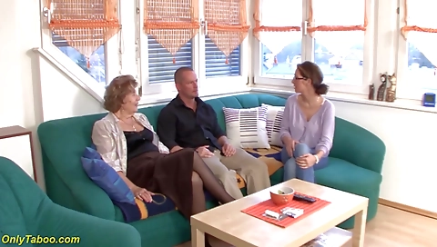 Maskedown casul & cum on her face