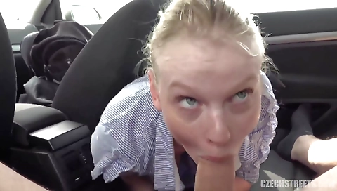 Chick with a girl in barryoup