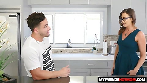 Sa miney with a sexy ass poopo