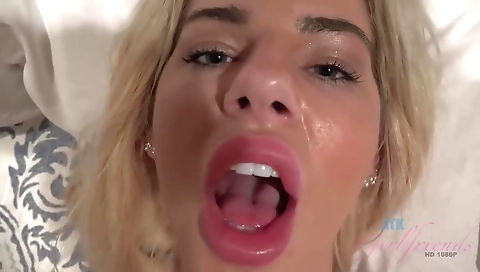 Hotest pornstar playing with her pussy