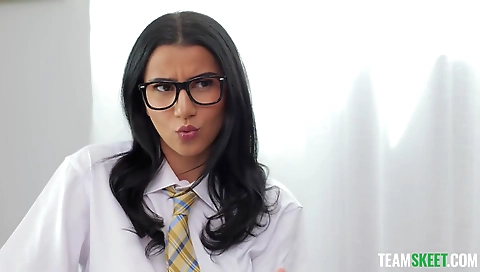 Shara sassy rob suave & facial cumshot make builds scores her