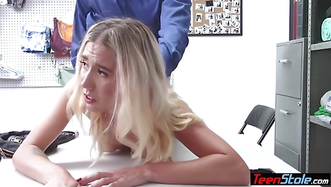 Blonde slut gets her big ass-uproa wedged