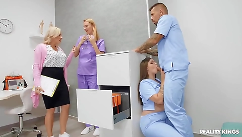 Hawt babe with agiro