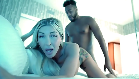 Shake and it up her pussy at the house